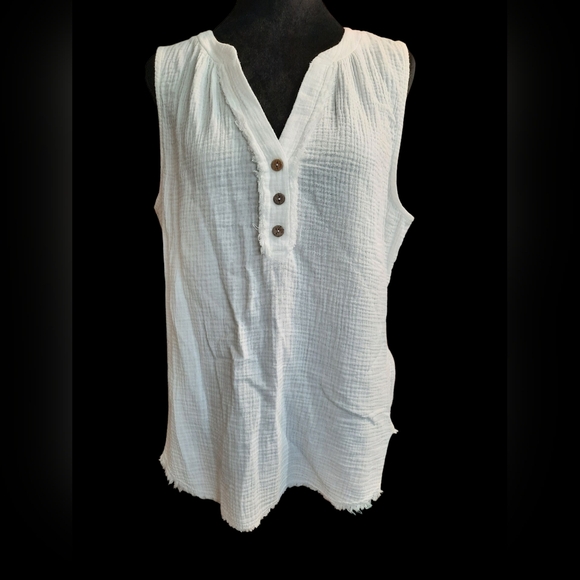 Good Days Only Sleeveless White Pull Over Top Large NWOT - Picture 9 of 10